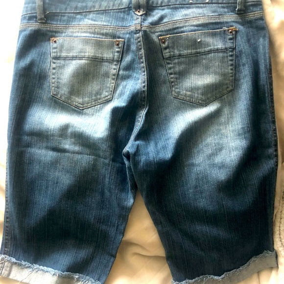 Bitten by Sarah Jessica Parker Jean Shorts - Picture 2 of 5